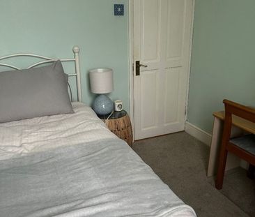 Room in a Shared House, Courtney Road, SW19 - Photo 4