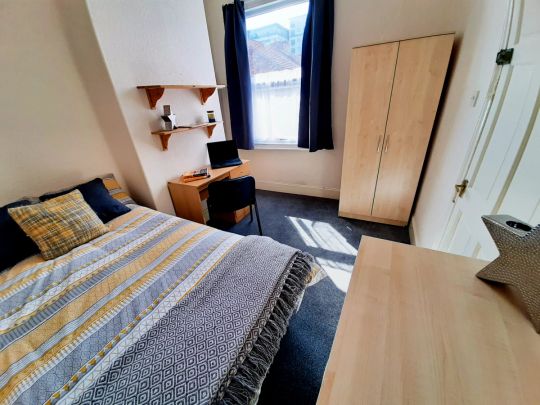 3 Bedrooms 1 bathroom - Photo 1