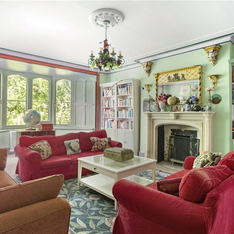 A stylish period house located close to the town centre and delightful countryside walks. - Photo 1