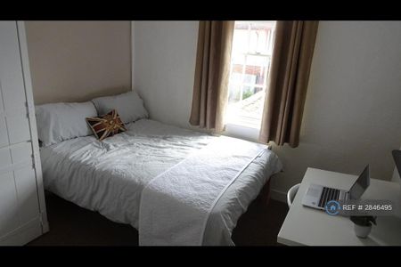 3 bedroom end of terrace house to rent - Photo 5