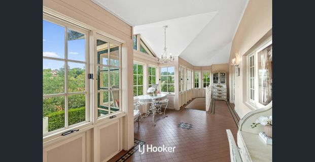 A Captivating Classic Oasis on a Parkland - Photo 1