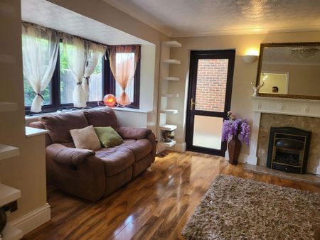 4 bedroom semi-detached house to rent - Photo 2