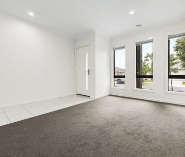 Stylish, Spacious and Low-Maintenance Family Home - Photo 3