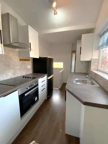 3 bedroom flat to rent - Photo 5