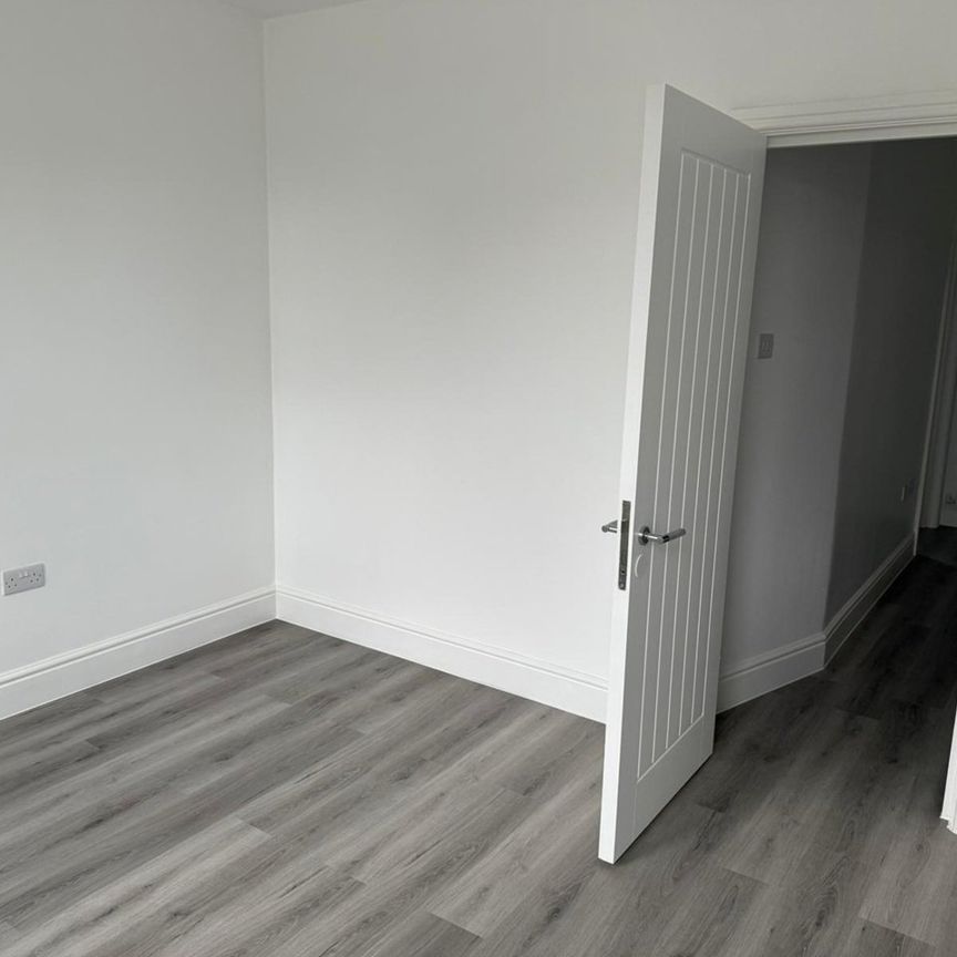 5 Bed Terraced House, Lakehall Road, CR7 - Photo 1