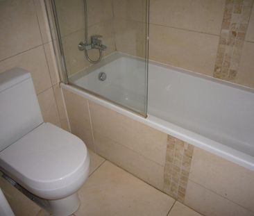 3 bedroom end of terrace house to rent - Photo 6