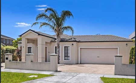 22 Wattlebird Crescent, Reservoir VIC 3073 - House For Rent | Domain - Photo 5