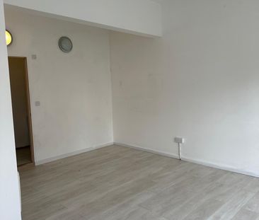 Studio Flat, Wimbledon, SW19 - Photo 2