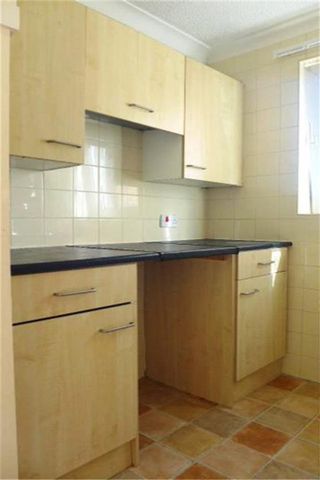 1 bedroom retirement property to rent - Photo 3