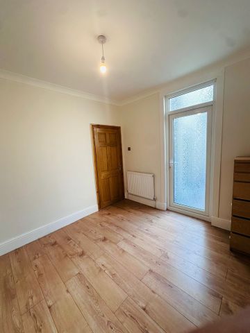 4 Bed Terraced House, Monega Road, E7 - Photo 2
