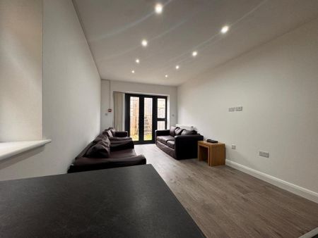 1 bedroom in a house share to rent - Photo 3