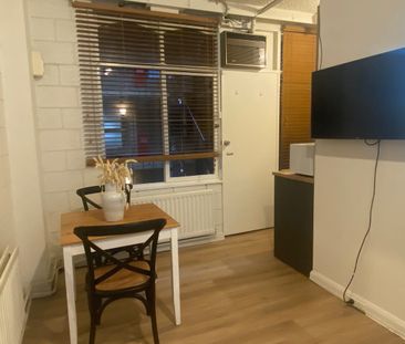 Fully Furnished Apartment - Minimum Stay 12 months - Photo 1