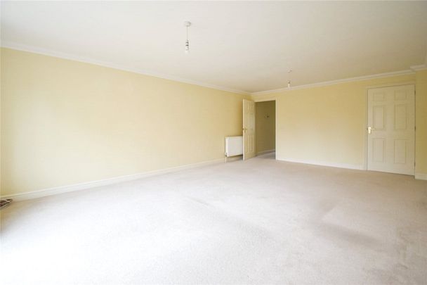 Well presented 3 bedroom end of terrace house for rent in the popular village of Oakington with good access to the City and local amenities close by. Garage. GCH. Unfurnished. - Photo 1