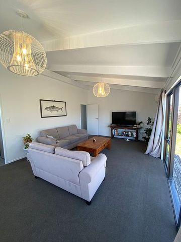 Large Family Home - Photo 5