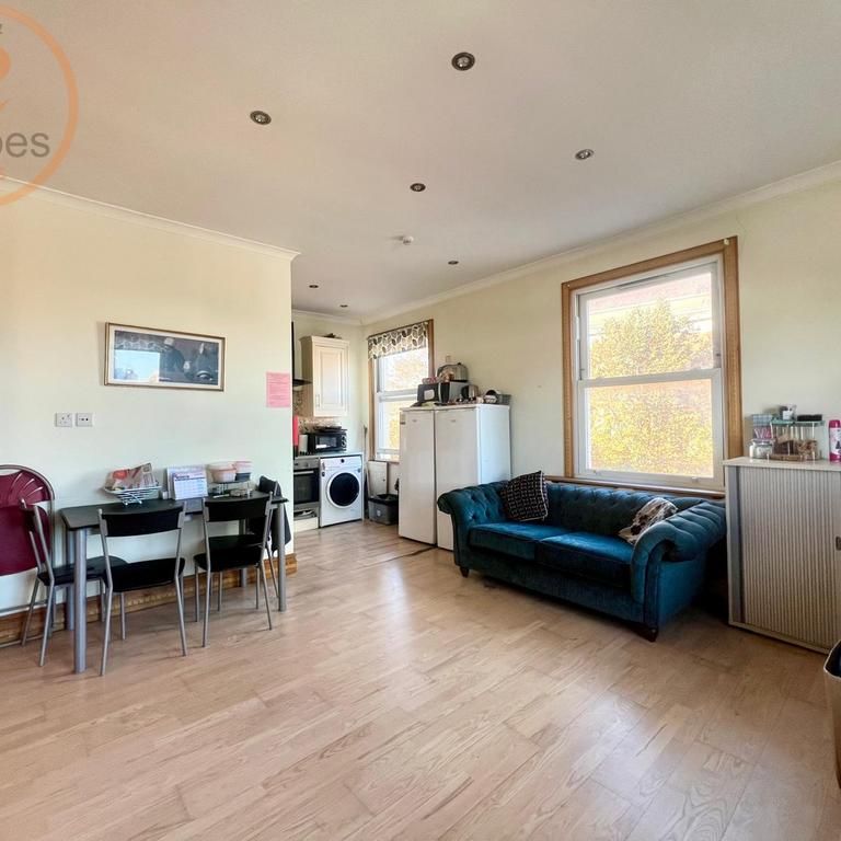 1 bedroom in a house share to rent - Photo 1