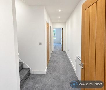 3 bedroom flat to rent - Photo 6