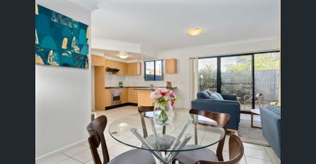ONE OF A KIND TOWN HOUSE - Photo 4