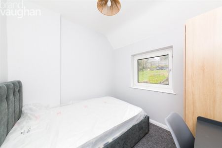 4 bedroom semi-detached house to rent - Photo 3