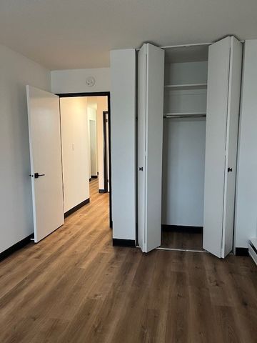 2 BDRM/1 BATH - 630 8TH ST E - Available DEC 1 - Photo 2