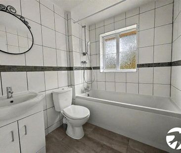 2 bedroom end of terrace house to rent - Photo 2