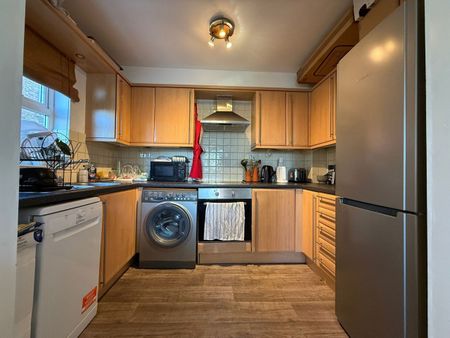 2 Bed Flat, Brook Square, SE18 - Photo 4