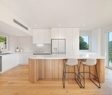 North-Facing, Impeccably Renovated Five Bedroom Family Home Close t... - Photo 3