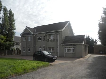 Apartment to rent in Dublin, Lucan, Newcastle Rd - Photo 2