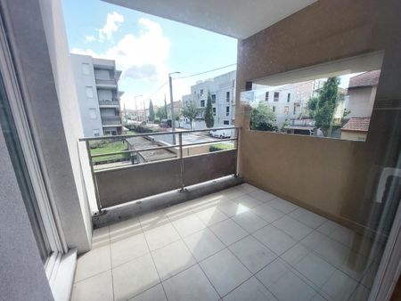 location Appartement T3 DE 66.39m² À ST PRIEST - Photo 5