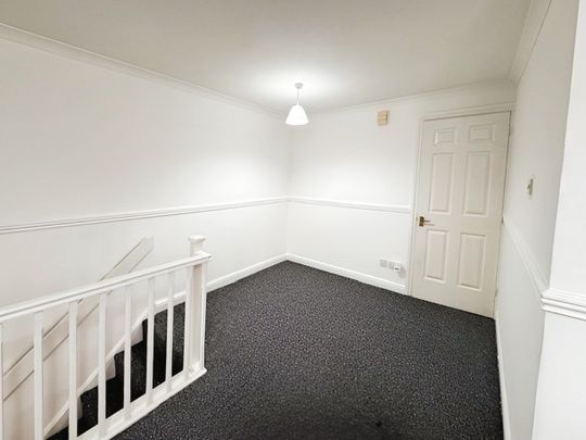 School Hill, CHEPSTOW - Photo 1