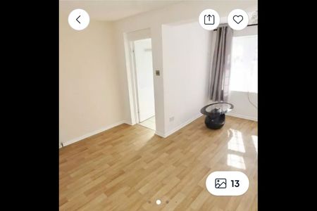 3 Bed Semi-Detached House, Ley Street, IG1 - Photo 2