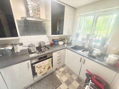 3 bedroom semi-detached house to rent - Photo 5