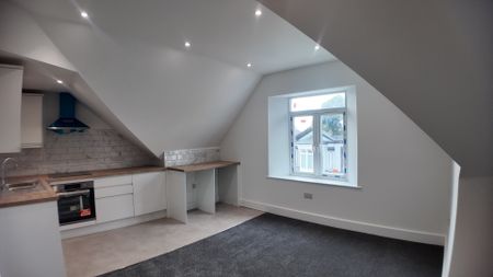 1 bed Flat in Top-floor flat Belgrave Road Torquay, TORQUAY, TQ2 5HZ - Photo 3