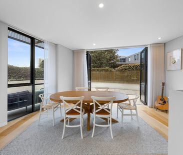 Luxury Two-Bedroom Residence with Expansive Terraces in the Heart of Double Bay - Photo 2