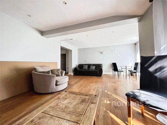 1 bedroom in a house share to rent - Photo 1