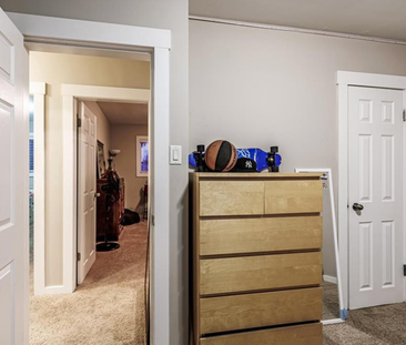 Pet Friendly Spacious 3 Bedroom Home For Rent on St Albert Trail &a... - Photo 6