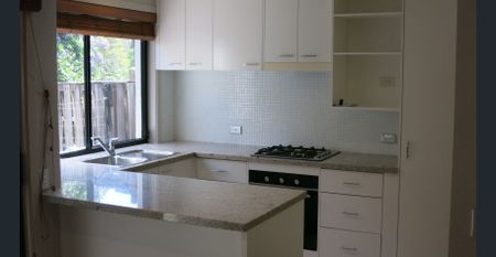 IMMACULATE 3 BEDROOM TOWNHOUSE IN BOUTIQUE ESTATE - Photo 4