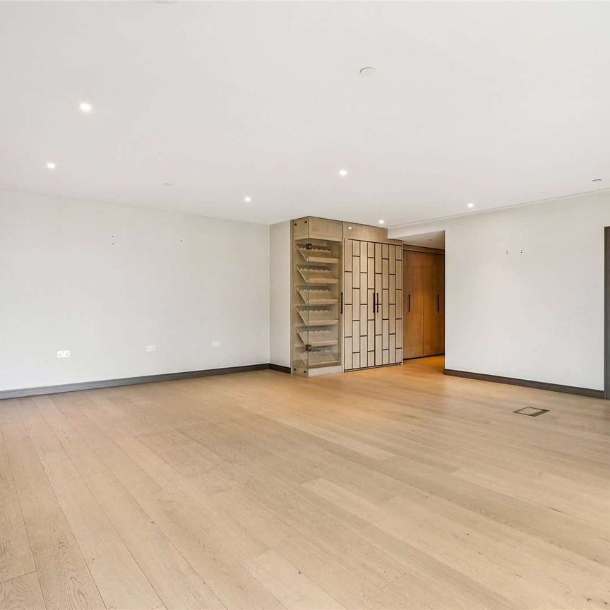 A luxurious 4 bedroom apartment of the top floor of Fairwater House. - Photo 1