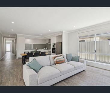 4 BEDROOM HOME WITH 3 ENSUITE BATHROOMS - Photo 4