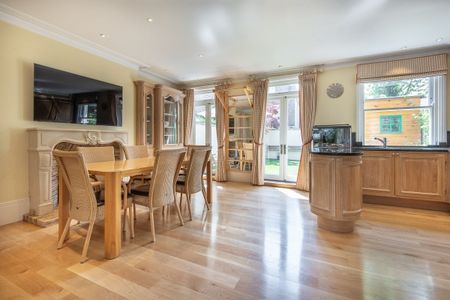 6 bedroom terraced house to rent - Photo 4