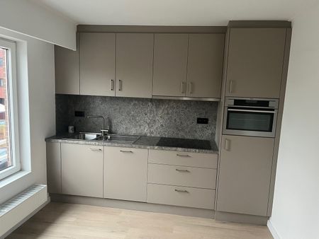 Gezellig en mooi gerenoveerd appartement met 2 slaapkamers en privé-garage op toplocatie in Dilsen-stokkem. - Photo 5