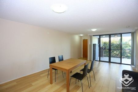 Two bedroom apartment in the heart of Toowong - Photo 3