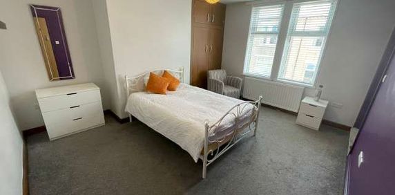 4 bed house share to rent in Eglesfield Road, South Shields, NE33 - Photo 2