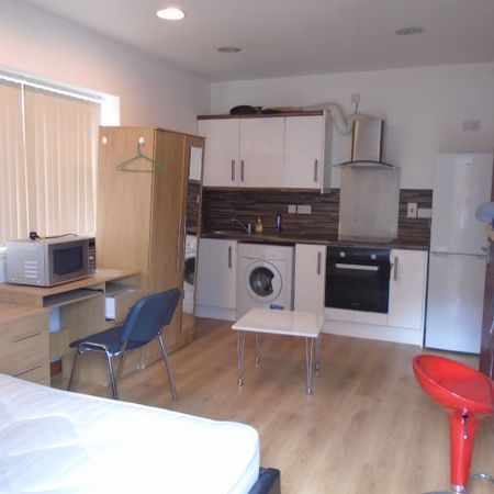 102a Tiverton Road - Photo 3