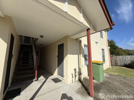 Neat 1 Bedroom Semi Furnished Unit Walk to Mary Street - Photo 5