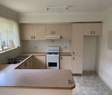 Two bedroom home, situated in a quiet court location. - Photo 3