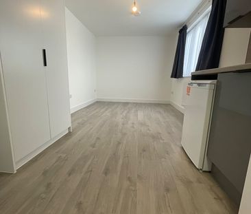 Studio Flat, London, N13 - Photo 2