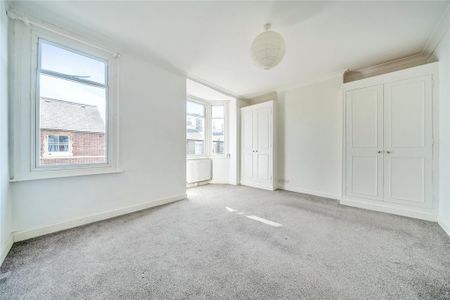 4 bedroom terraced house to rent - Photo 3