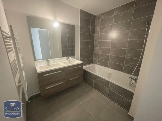 Location Appartement 3 pièces 73m² MARSEILLE 9ème - Photo 1