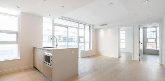 One Burrard Place - 2 Bed - 2 Bath + Den - Photo 2