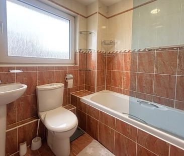 Japonica Close, Woking, Surrey, GU21 - Photo 5